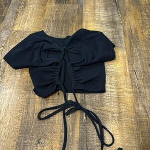 ☀️Cute black crop top with open back☀️